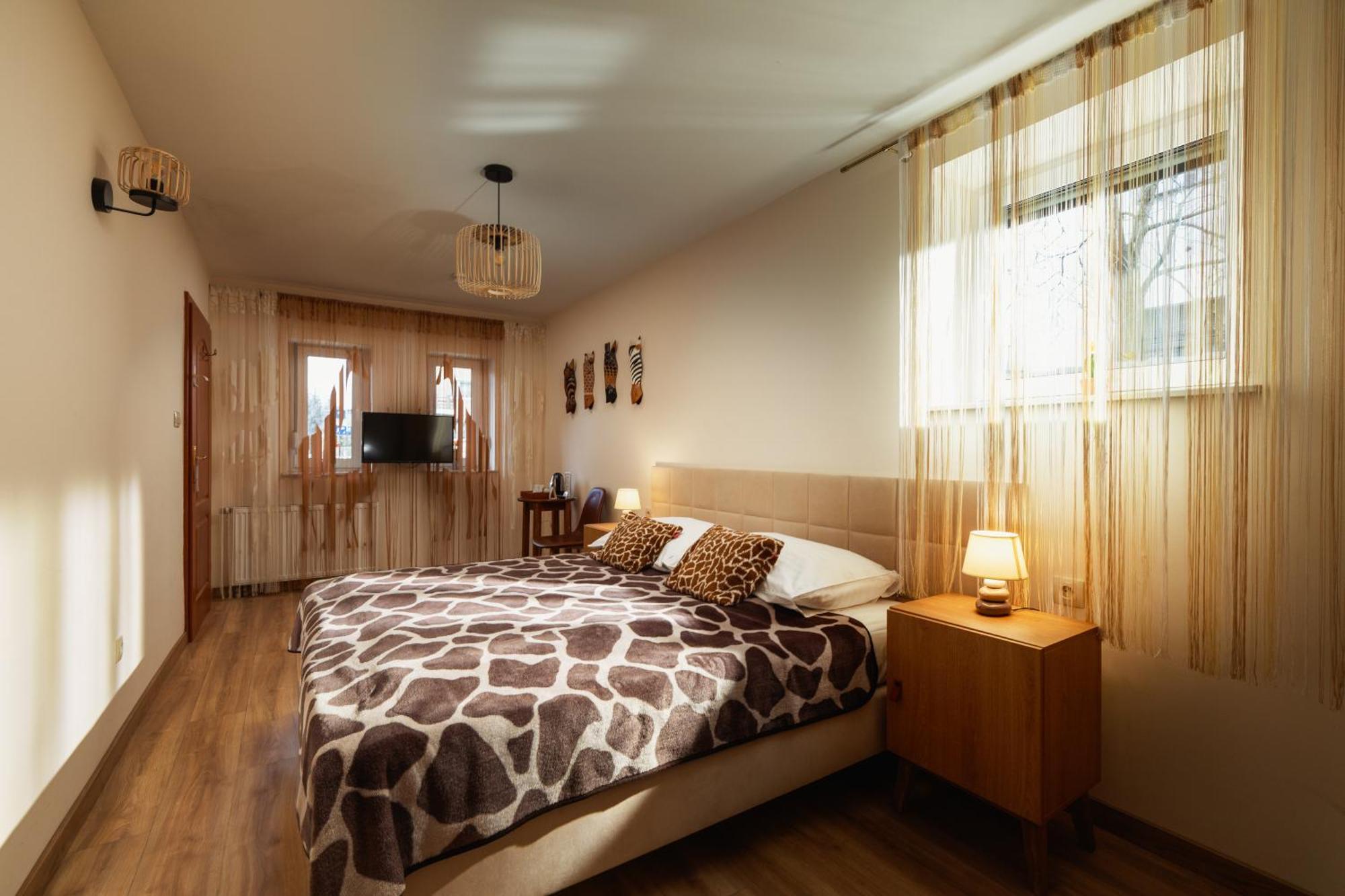 Double Room,1742769811:JPEG